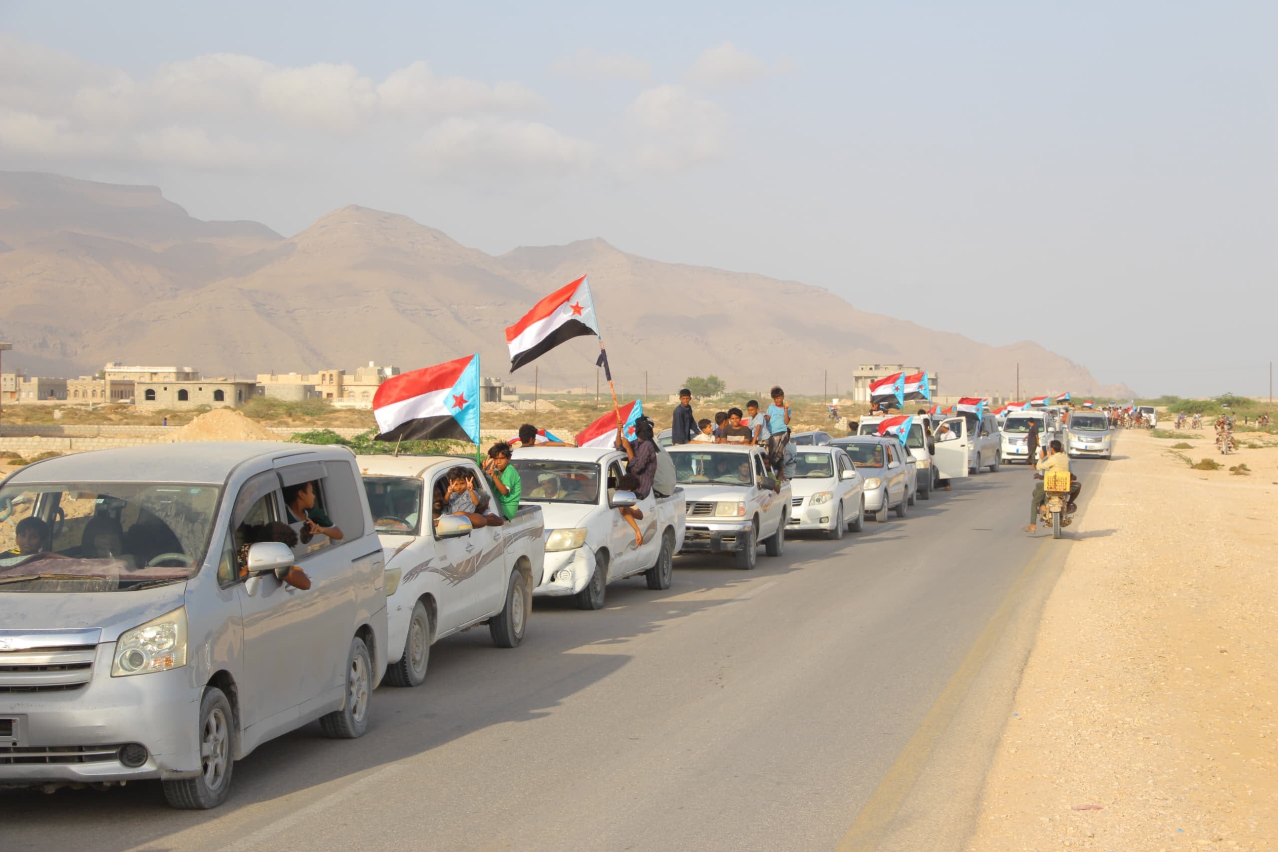 انتقالي حصوين ينظم مسيرة جماهيرية حاشدة بالمركبات والدراجات النارية ضمن برنامج التصعيد الشعبي انتقالي حصوين ينظم مسيرة جماهيرية حاشدة بالمركبات والدراجات النارية ضمن برنامج التصعيد الشعبي