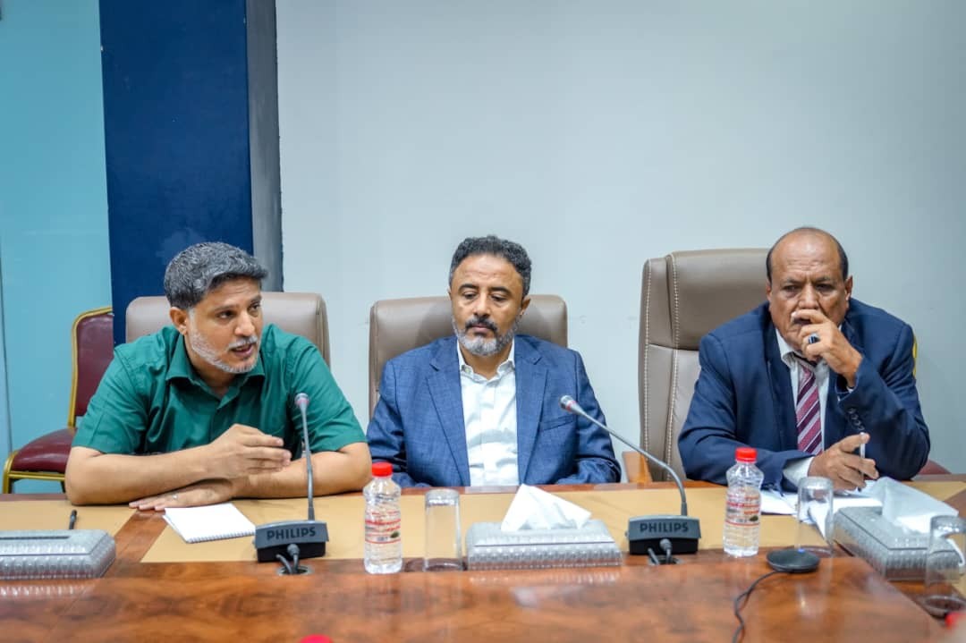 الرئيس الزُبيدي يعقد اجتماعا بأعضاء هيئة الرئاسة الجدد ويؤكد المضي نحو تحقيق أهداف شعب الجنوب العربي الرئيس الزُبيدي يعقد اجتماعا بأعضاء هيئة الرئاسة الجدد ويؤكد المضي نحو تحقيق أهداف شعب الجنوب العربي