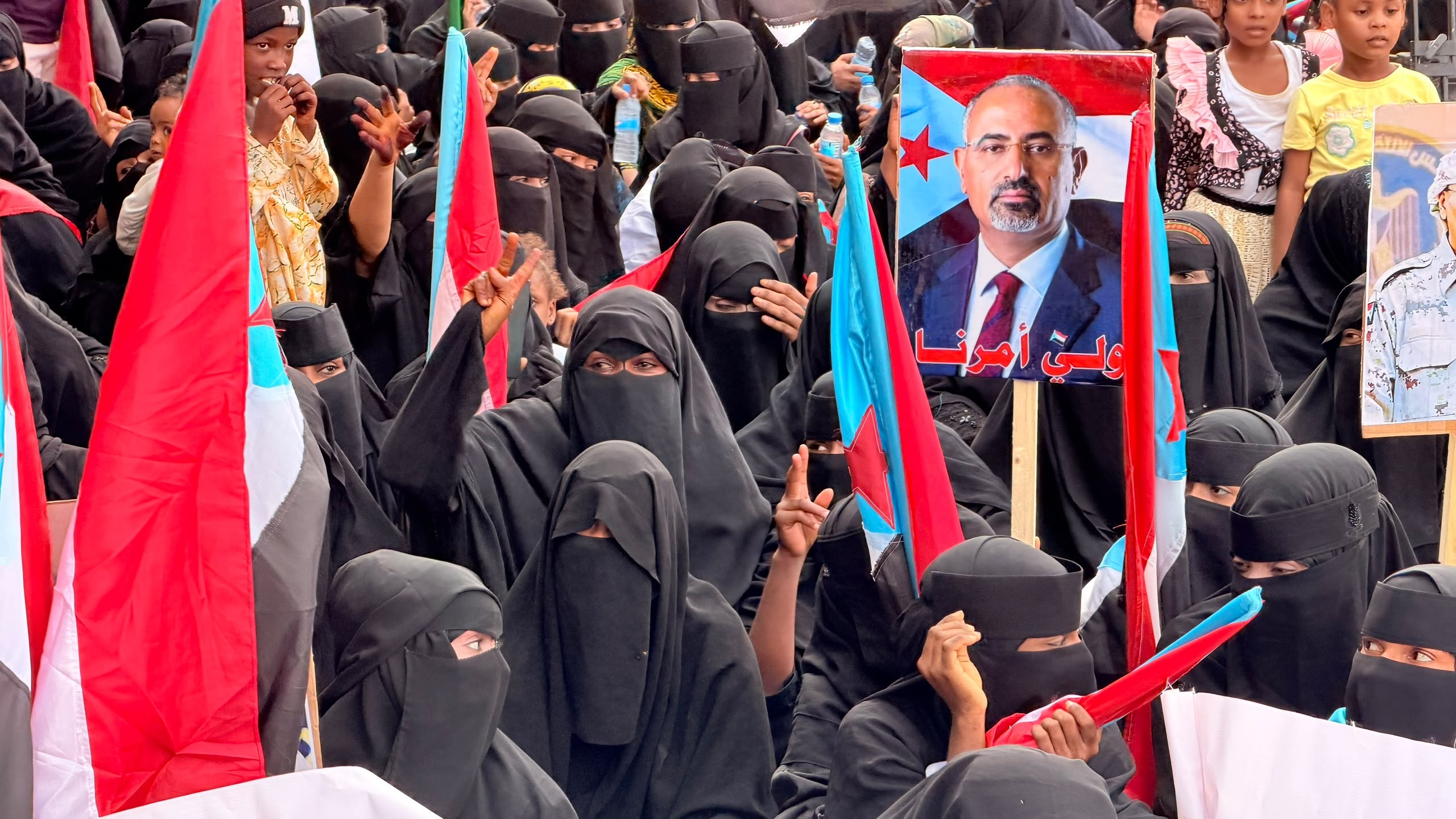 تنفيذية انتقالي المهرة تنظم وقفة احتجاجية ومسيرة نسائية حاشدة بالغيضة ضمن برنامج التصعيد الشعبي تنفيذية انتقالي المهرة تنظم وقفة احتجاجية ومسيرة نسائية حاشدة بالغيضة ضمن برنامج التصعيد الشعبي