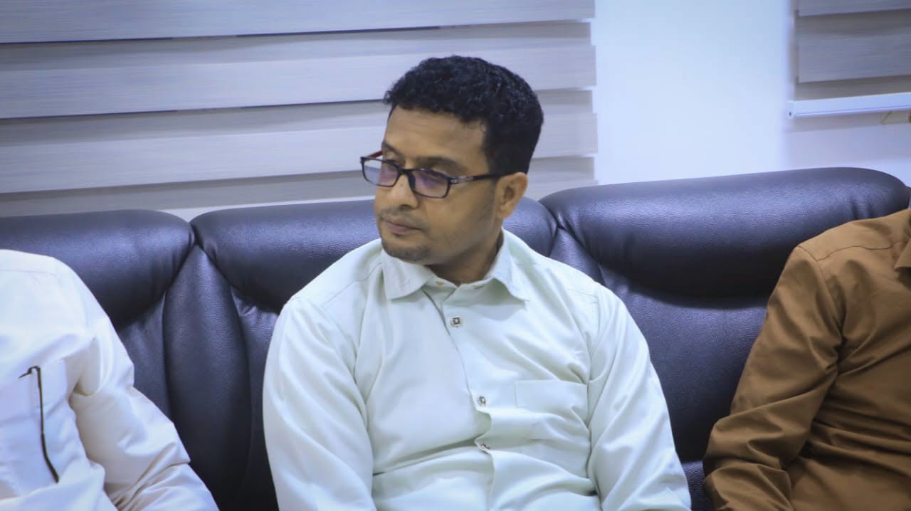 الوكيل بارباع ووكيل المحافظة للتنمية يطلعان على خطة مؤسسة "الناصر" لتأهيل الاستاد الأولمبي بسيئون الوكيل بارباع ووكيل المحافظة للتنمية يطلعان على خطة مؤسسة "الناصر" لتأهيل الاستاد الأولمبي بسيئون