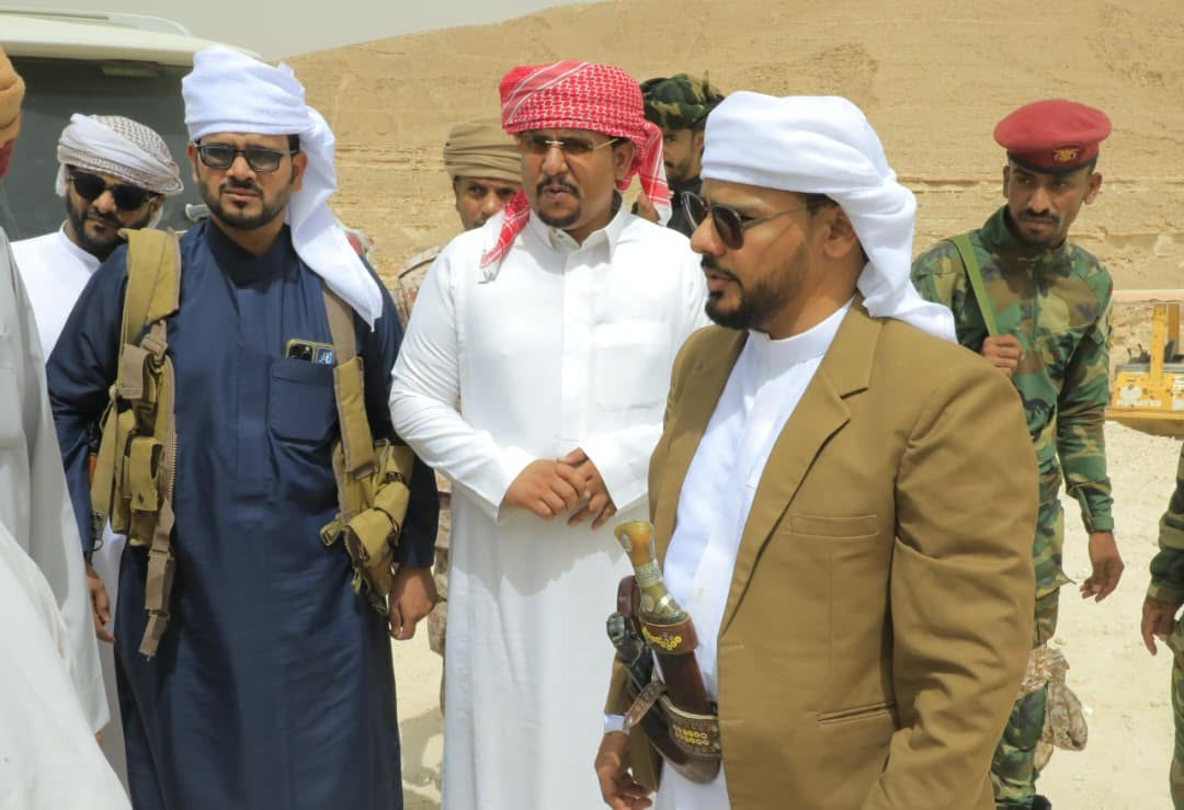 *وكيل وادي حضرموت يطلع على سير العمل في مشروع عقبة عشعش ويتفقد أعمال صيانة الطريق الدولي* *وكيل وادي حضرموت يطلع على سير العمل في مشروع عقبة عشعش ويتفقد أعمال صيانة الطريق الدولي*