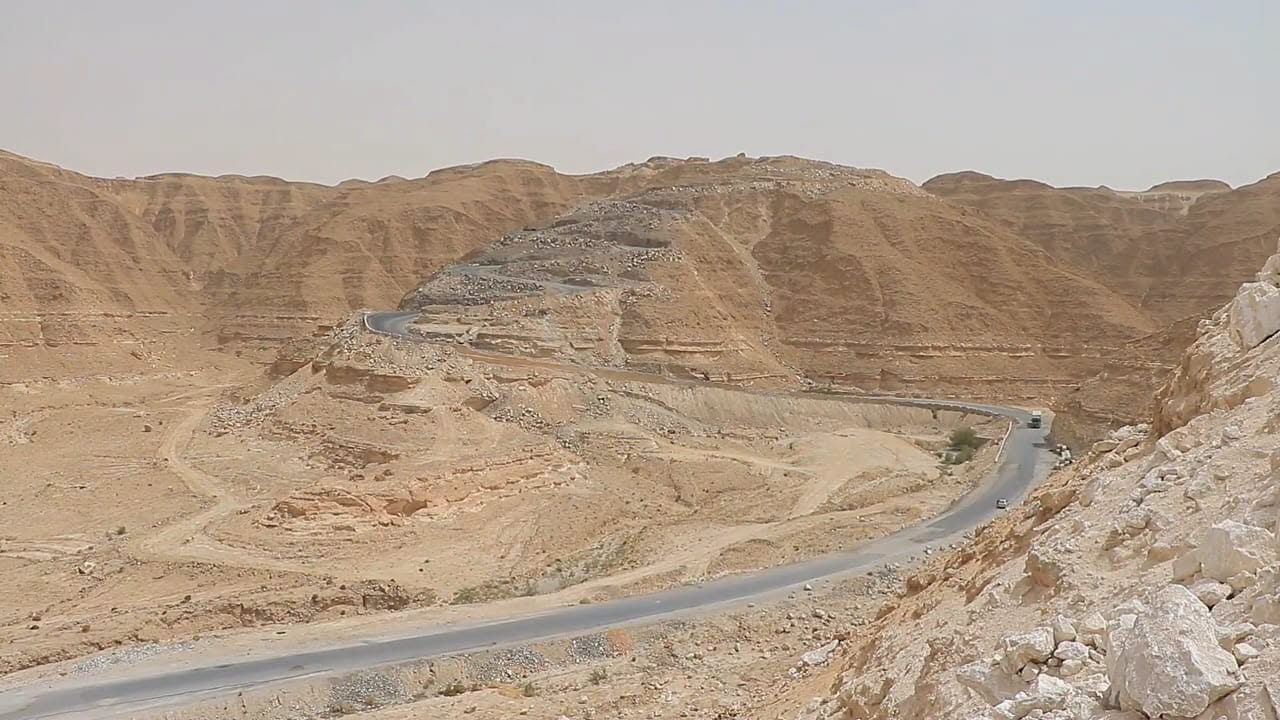 *وكيل وادي حضرموت يطلع على سير العمل في مشروع عقبة عشعش ويتفقد أعمال صيانة الطريق الدولي* *وكيل وادي حضرموت يطلع على سير العمل في مشروع عقبة عشعش ويتفقد أعمال صيانة الطريق الدولي*