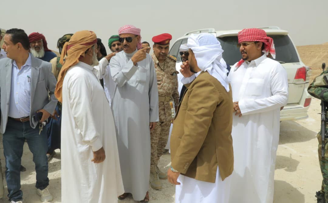 *وكيل وادي حضرموت يطلع على سير العمل في مشروع عقبة عشعش ويتفقد أعمال صيانة الطريق الدولي* *وكيل وادي حضرموت يطلع على سير العمل في مشروع عقبة عشعش ويتفقد أعمال صيانة الطريق الدولي*