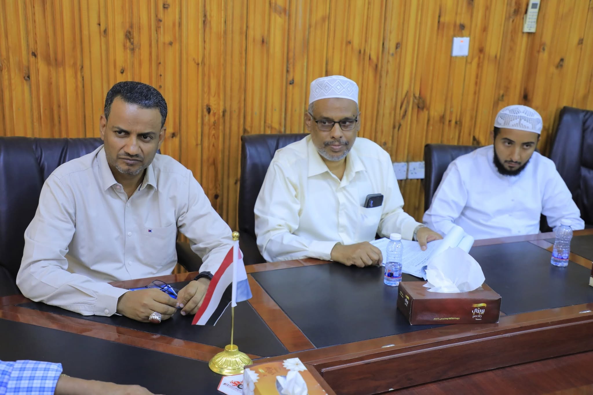 الوكيل بارباع يعتمد اتفاقية توريد قطع غيار لمحطات التوليد بوادي حضرموت الوكيل بارباع يعتمد اتفاقية توريد قطع غيار لمحطات التوليد بوادي حضرموت