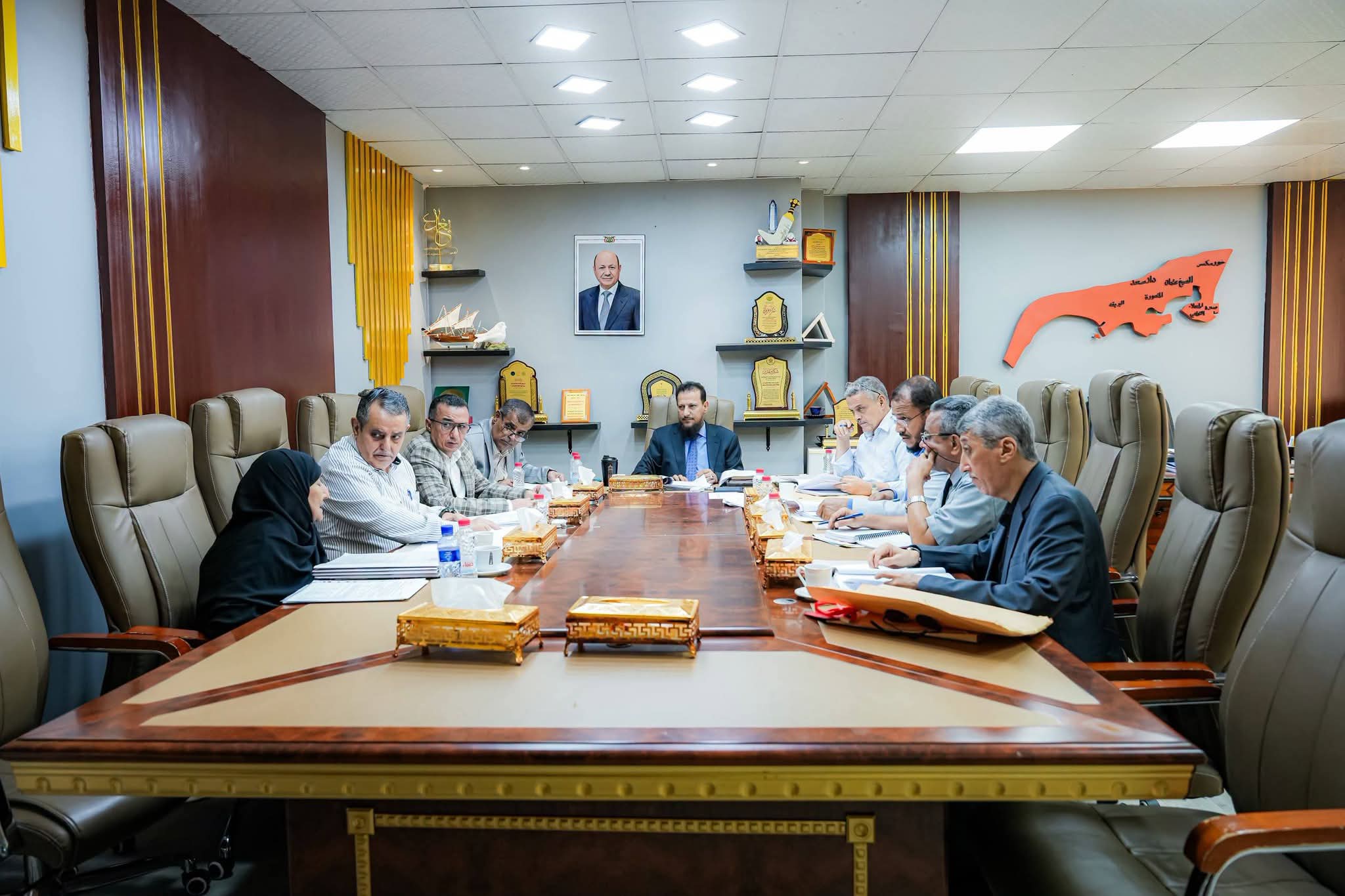 برئاسة المحافظ.. مجلس إدارة صندوق النظافة يناقش أداء النصف الأول من العام ويقر عدداً من المناقصات - برئاسة المحافظ.. مجلس إدارة صندوق النظافة يناقش أداء النصف الأول من العام ويقر عدداً من المناقصات -