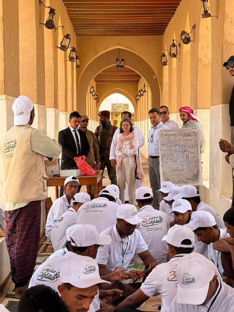 سفيرة فرنسا تختتم زيارتها لحضرموت بجولة لدوعن وتشيد بمقوماتها التراثية والتنموية الرائدة - سفيرة فرنسا تختتم زيارتها لحضرموت بجولة لدوعن وتشيد بمقوماتها التراثية والتنموية الرائدة -