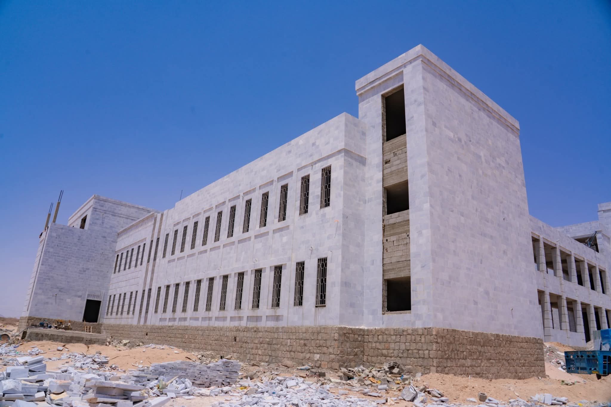 إنجاز 75% من الأعمال الإنشائية لمبنى كلية الطب بجامعة شبوة - إنجاز 75% من الأعمال الإنشائية لمبنى كلية الطب بجامعة شبوة -