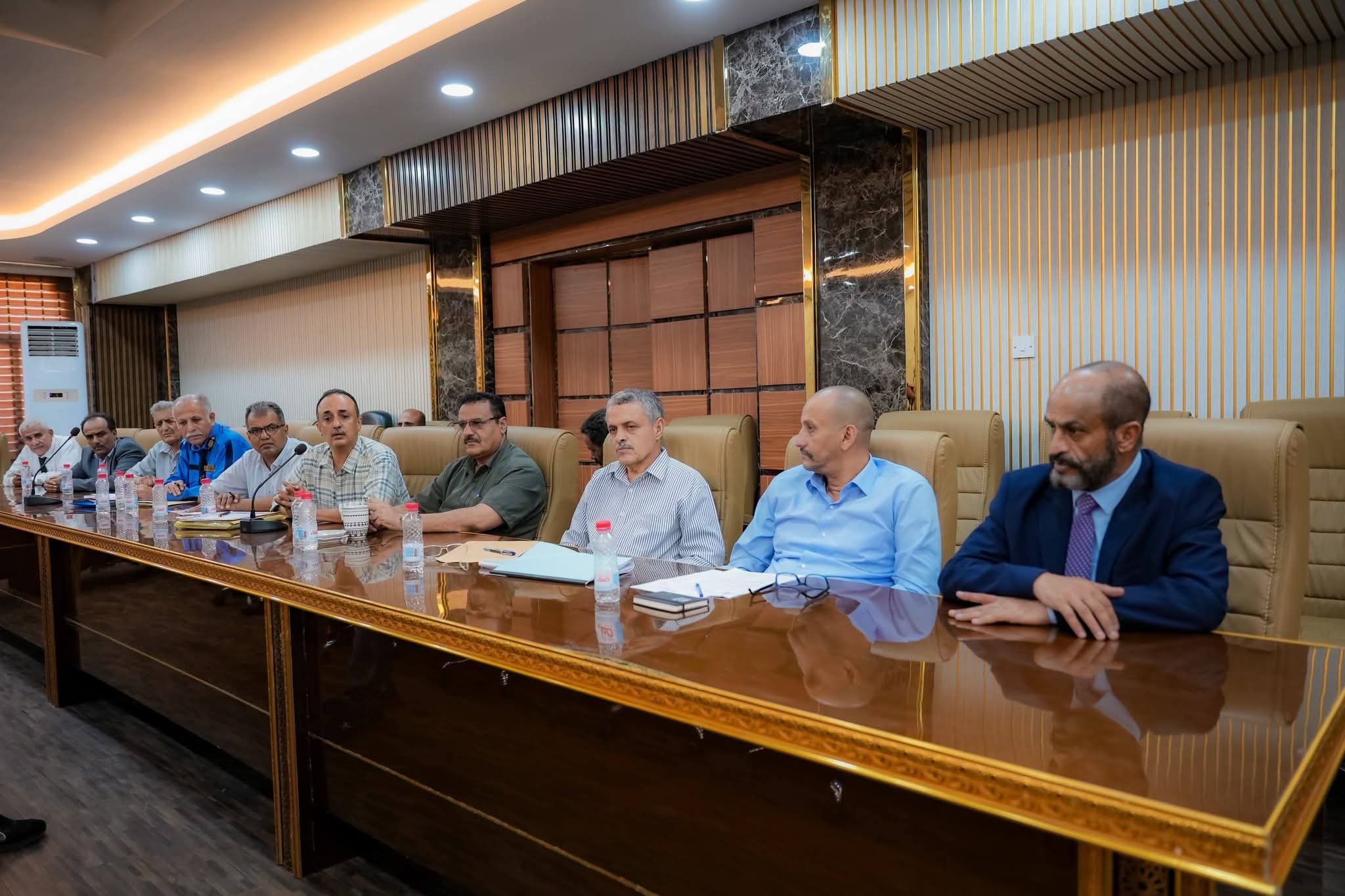 المحافظ شيخ يؤكد مواصلة العمل لمعالجة القضايا الخدمية وتطوير الأداء في مختلف المديريات - المحافظ شيخ يؤكد مواصلة العمل لمعالجة القضايا الخدمية وتطوير الأداء في مختلف المديريات -