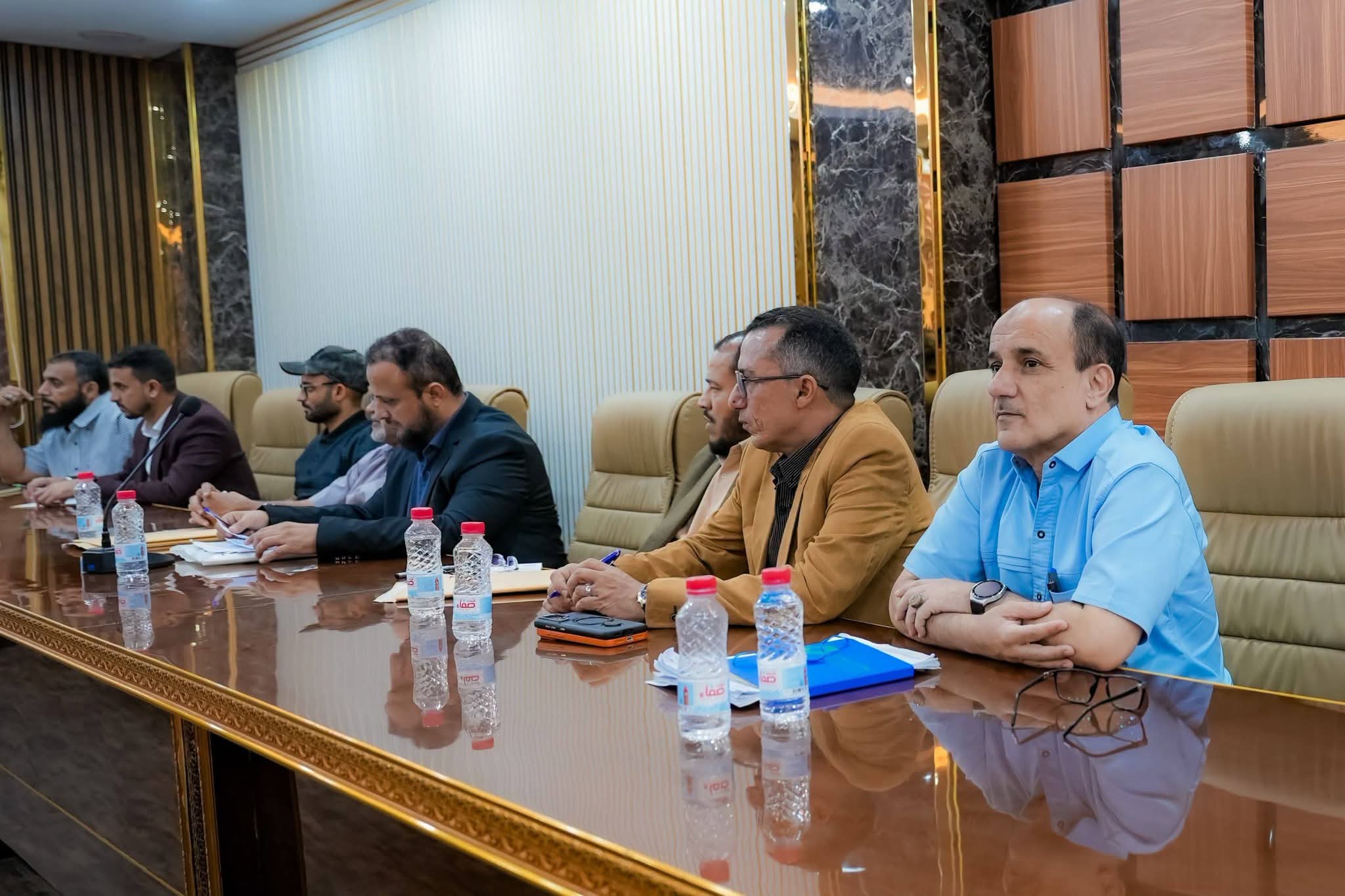 المحافظ شيخ يؤكد مواصلة العمل لمعالجة القضايا الخدمية وتطوير الأداء في مختلف المديريات - المحافظ شيخ يؤكد مواصلة العمل لمعالجة القضايا الخدمية وتطوير الأداء في مختلف المديريات -