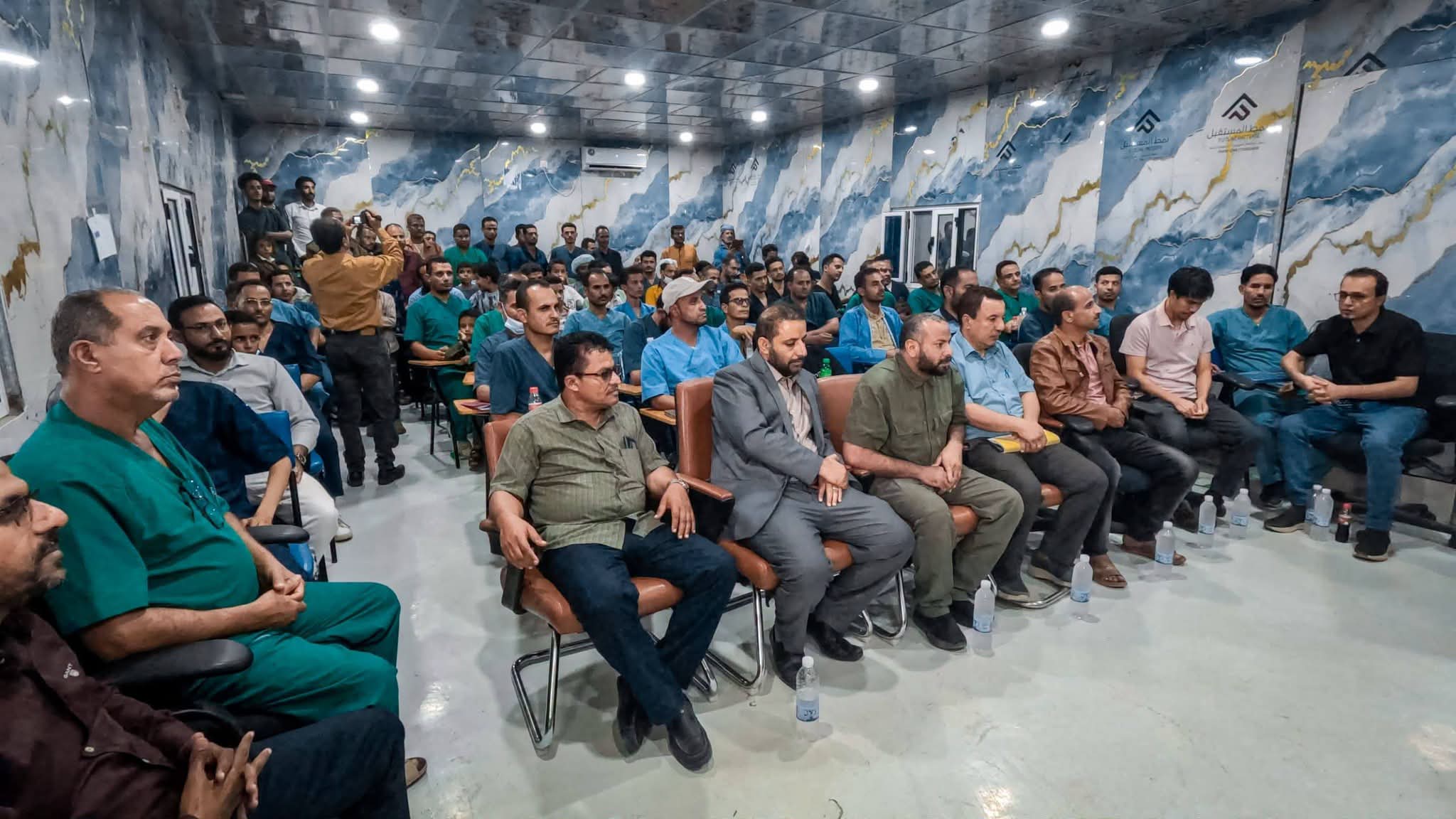 المحافظ القبة يشهد حفل إنجازات المستشفى الميداني سناح ويكرم بعثة الصليب الأحمر - المحافظ القبة يشهد حفل إنجازات المستشفى الميداني سناح ويكرم بعثة الصليب الأحمر -