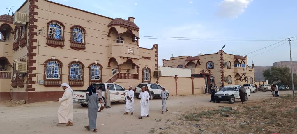 قبيلتا آل الشيخ علي هرهرة وآل النهيم باوزير تنهيان قضية الخلاف في مقتل الشاب عمر علي عمر بن الشيخ علي هرهرة باليمين الغليظ قبيلتا آل الشيخ علي هرهرة وآل النهيم باوزير تنهيان قضية الخلاف في مقتل الشاب عمر علي عمر بن الشيخ علي هرهرة باليمين الغليظ