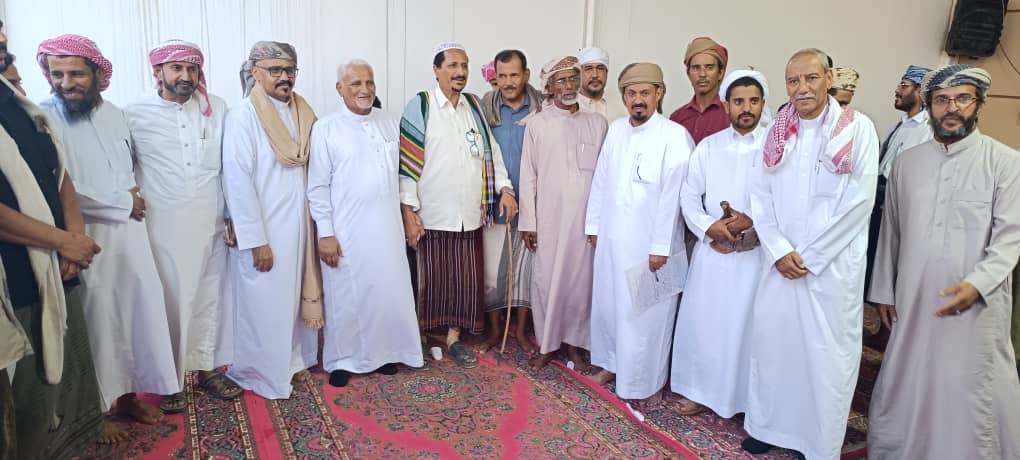 قبيلتا آل الشيخ علي هرهرة وآل النهيم باوزير تنهيان قضية الخلاف في مقتل الشاب عمر علي عمر بن الشيخ علي هرهرة باليمين الغليظ قبيلتا آل الشيخ علي هرهرة وآل النهيم باوزير تنهيان قضية الخلاف في مقتل الشاب عمر علي عمر بن الشيخ علي هرهرة باليمين الغليظ
