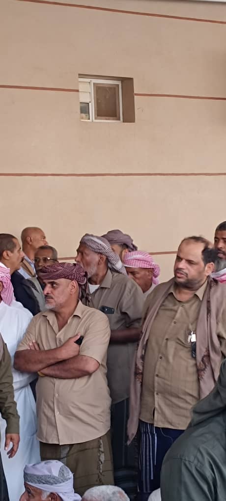 قبيلتا آل الشيخ علي هرهرة وآل النهيم باوزير تنهيان قضية الخلاف في مقتل الشاب عمر علي عمر بن الشيخ علي هرهرة باليمين الغليظ قبيلتا آل الشيخ علي هرهرة وآل النهيم باوزير تنهيان قضية الخلاف في مقتل الشاب عمر علي عمر بن الشيخ علي هرهرة باليمين الغليظ