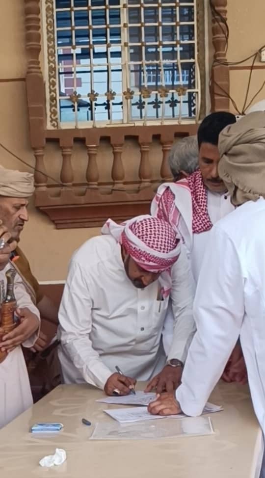 قبيلتا آل الشيخ علي هرهرة وآل النهيم باوزير تنهيان قضية الخلاف في مقتل الشاب عمر علي عمر بن الشيخ علي هرهرة باليمين الغليظ قبيلتا آل الشيخ علي هرهرة وآل النهيم باوزير تنهيان قضية الخلاف في مقتل الشاب عمر علي عمر بن الشيخ علي هرهرة باليمين الغليظ