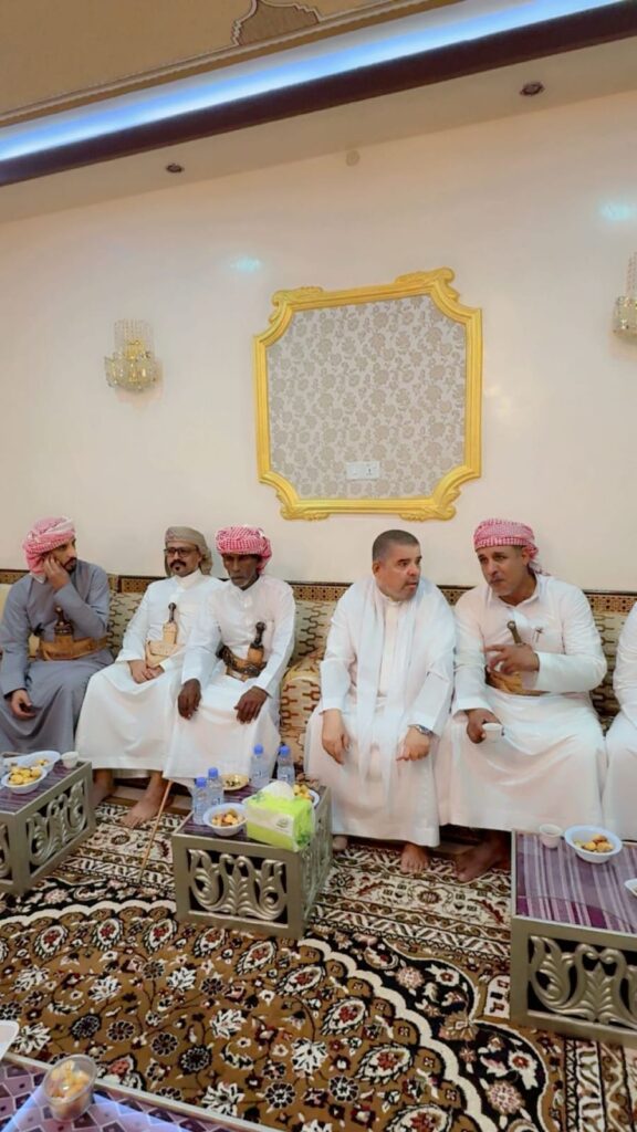 التميمي مدير عام مصلحة شؤون القبائل يُكرَّم بدرع تقدير في منزل رجل الأعمال الشيخ هاني حمد بن علاوة التميمي مدير عام مصلحة شؤون القبائل يُكرَّم بدرع تقدير في منزل رجل الأعمال الشيخ هاني حمد بن علاوة