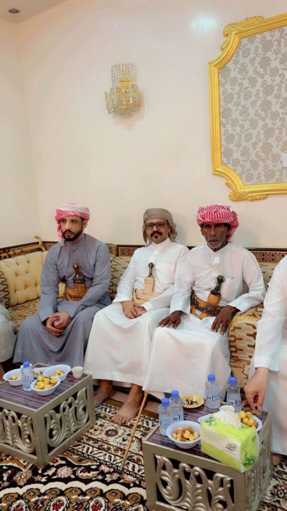التميمي مدير عام مصلحة شؤون القبائل يُكرَّم بدرع تقدير في منزل رجل الأعمال الشيخ هاني حمد بن علاوة التميمي مدير عام مصلحة شؤون القبائل يُكرَّم بدرع تقدير في منزل رجل الأعمال الشيخ هاني حمد بن علاوة