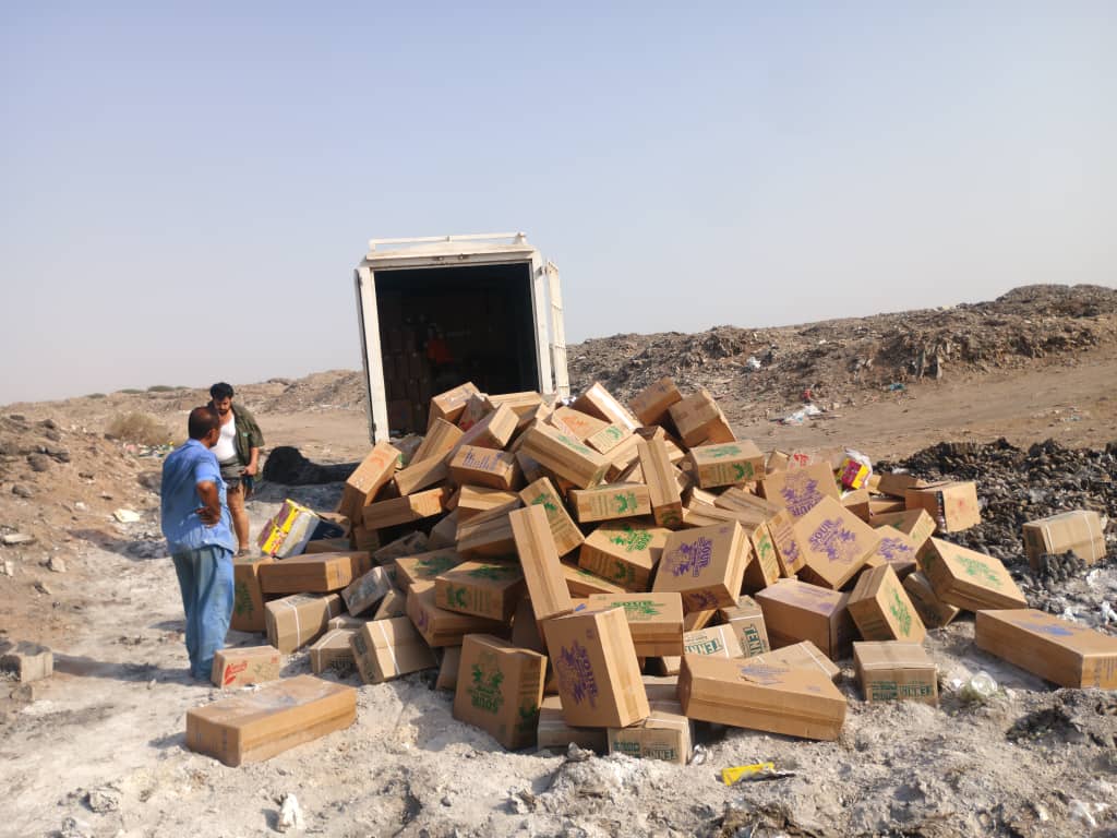 عدن.. إتلاف ثلاثة أطنان من حلويات الأطفال منتهية الصلاحية بالمنصورة - عدن.. إتلاف ثلاثة أطنان من حلويات الأطفال منتهية الصلاحية بالمنصورة -