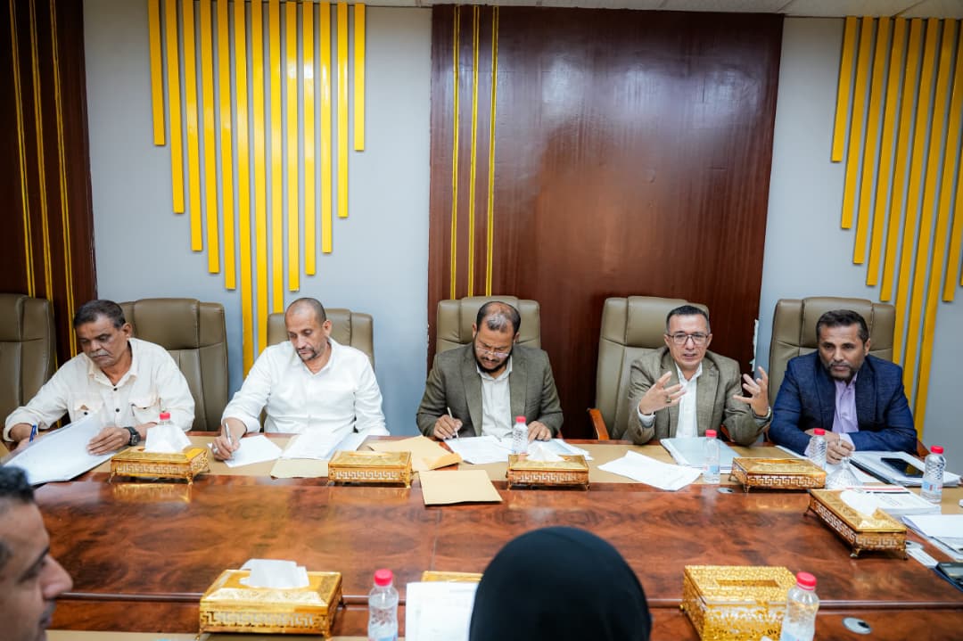 عدن.. إقرار حزمة من المشاريع في قطاعات الطرق والمياه والصرف الصحي والأشغال العامة عدن.. إقرار حزمة من المشاريع في قطاعات الطرق والمياه والصرف الصحي والأشغال العامة
