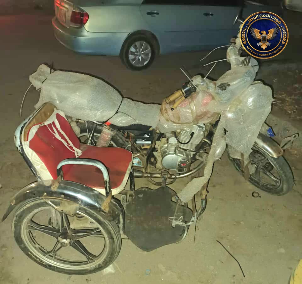 قوات الأمن الوطني بعدن تضبط متهماً بعمليات تقطع في كورنيش المحافظ قوات الأمن الوطني بعدن تضبط متهماً بعمليات تقطع في كورنيش المحافظ