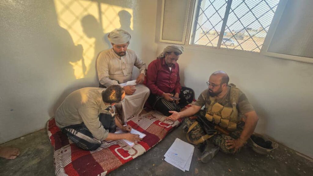إتلاف نحو 4 أطنان من السجائر والمواد الغذائية منتهية الصلاحية في العبر "صور" إتلاف نحو 4 أطنان من السجائر والمواد الغذائية منتهية الصلاحية في العبر "صور"