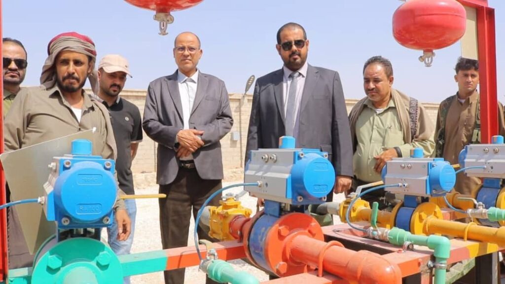 الوكيل الجهوري يفتتح محطة سلطانة لتموين السيارات بالغاز المسال والخزن الاستراتيجي بسيئون الوكيل الجهوري يفتتح محطة سلطانة لتموين السيارات بالغاز المسال والخزن الاستراتيجي بسيئون