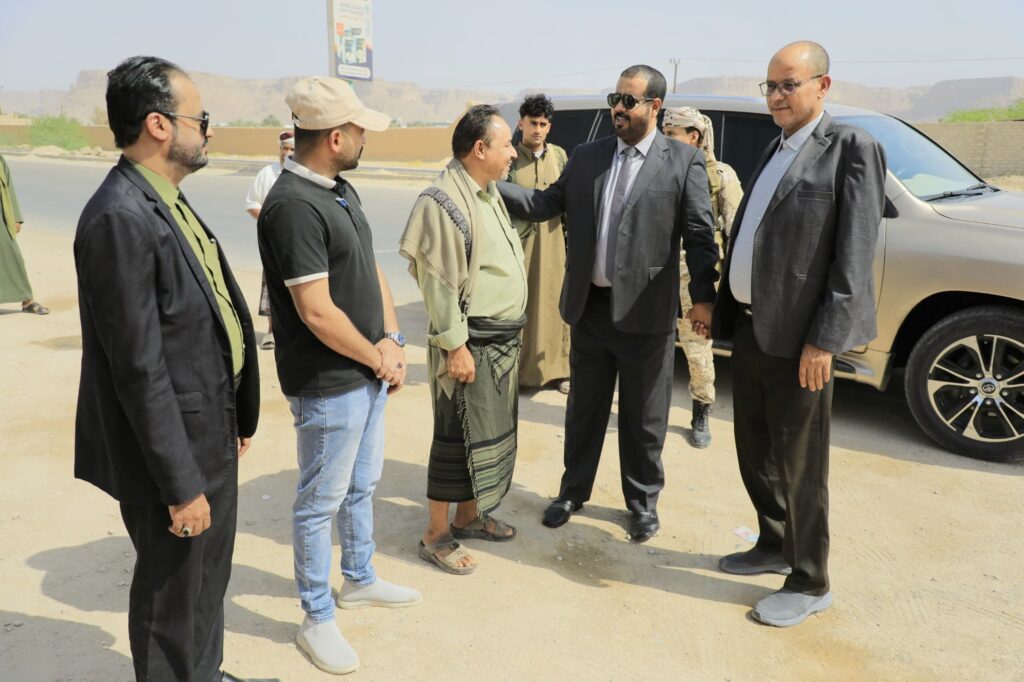 الوكيل الجهوري يفتتح محطة سلطانة لتموين السيارات بالغاز المسال والخزن الاستراتيجي بسيئون الوكيل الجهوري يفتتح محطة سلطانة لتموين السيارات بالغاز المسال والخزن الاستراتيجي بسيئون