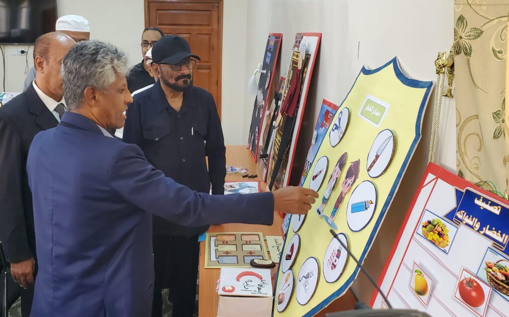 مدير عام شبام يختتم البرنامج التدريبي “وسيلتي من مخلفاتي.. كنوز من المهملات” ويشيد بمخرجاته الإبداعية بالمديرية مدير عام شبام يختتم البرنامج التدريبي “وسيلتي من مخلفاتي.. كنوز من المهملات” ويشيد بمخرجاته الإبداعية بالمديرية