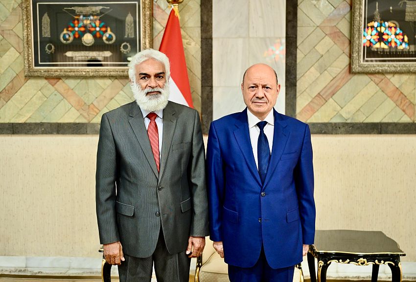 وزير التخطيط والتعاون الدولي يؤدي اليمين الدستورية أمام رئيس مجلس القيادة الرئاسي وزير التخطيط والتعاون الدولي يؤدي اليمين الدستورية أمام رئيس مجلس القيادة الرئاسي