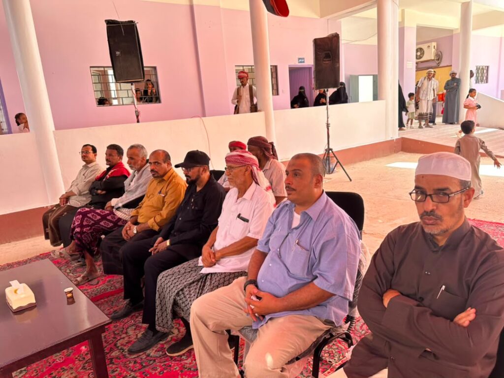 مدير عام شبام يختتم فعاليات المخيم الصيفي الثاني “طوري ذاتك” ويشيد بإبداعات المشاركات مدير عام شبام يختتم فعاليات المخيم الصيفي الثاني “طوري ذاتك” ويشيد بإبداعات المشاركات