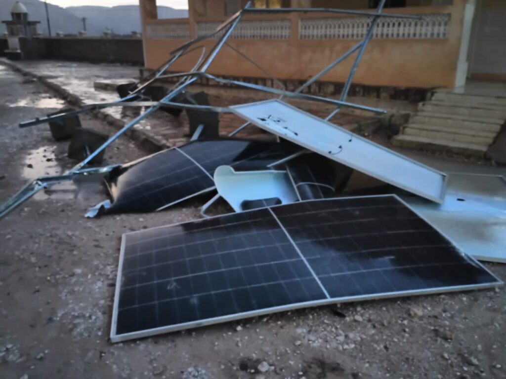 أضرار مادية جراء الأمطار والرياح في مركز صحي صنا برخية "صور" أضرار مادية جراء الأمطار والرياح في مركز صحي صنا برخية "صور"