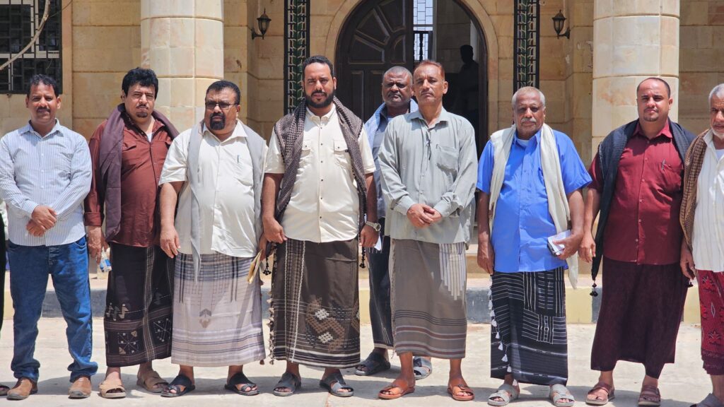 استكمال إجراءات الاستلام والتسليم بين قيادة السلطة المحلية بمديرية الريدة وقصيعر استكمال إجراءات الاستلام والتسليم بين قيادة السلطة المحلية بمديرية الريدة وقصيعر