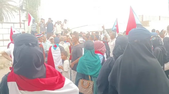 وقفة أمام وزارة الكهرباء بالمنصورة للمطالبة بإنهاء أزمة الانقطاعات وقفة أمام وزارة الكهرباء بالمنصورة للمطالبة بإنهاء أزمة الانقطاعات