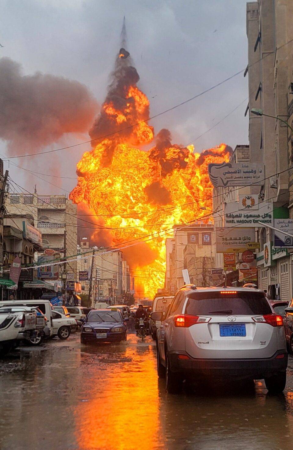 صنعاء... بين تشدُّد الحوثيين ومحاولات امتصاص الغضب الشعبي صنعاء... بين تشدُّد الحوثيين ومحاولات امتصاص الغضب الشعبي