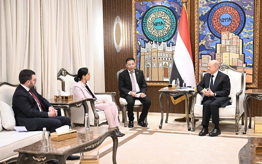 الحكومة اليمنية تطالب بتحرك دولي لحماية الملاحة - الحكومة اليمنية تطالب بتحرك دولي لحماية الملاحة -