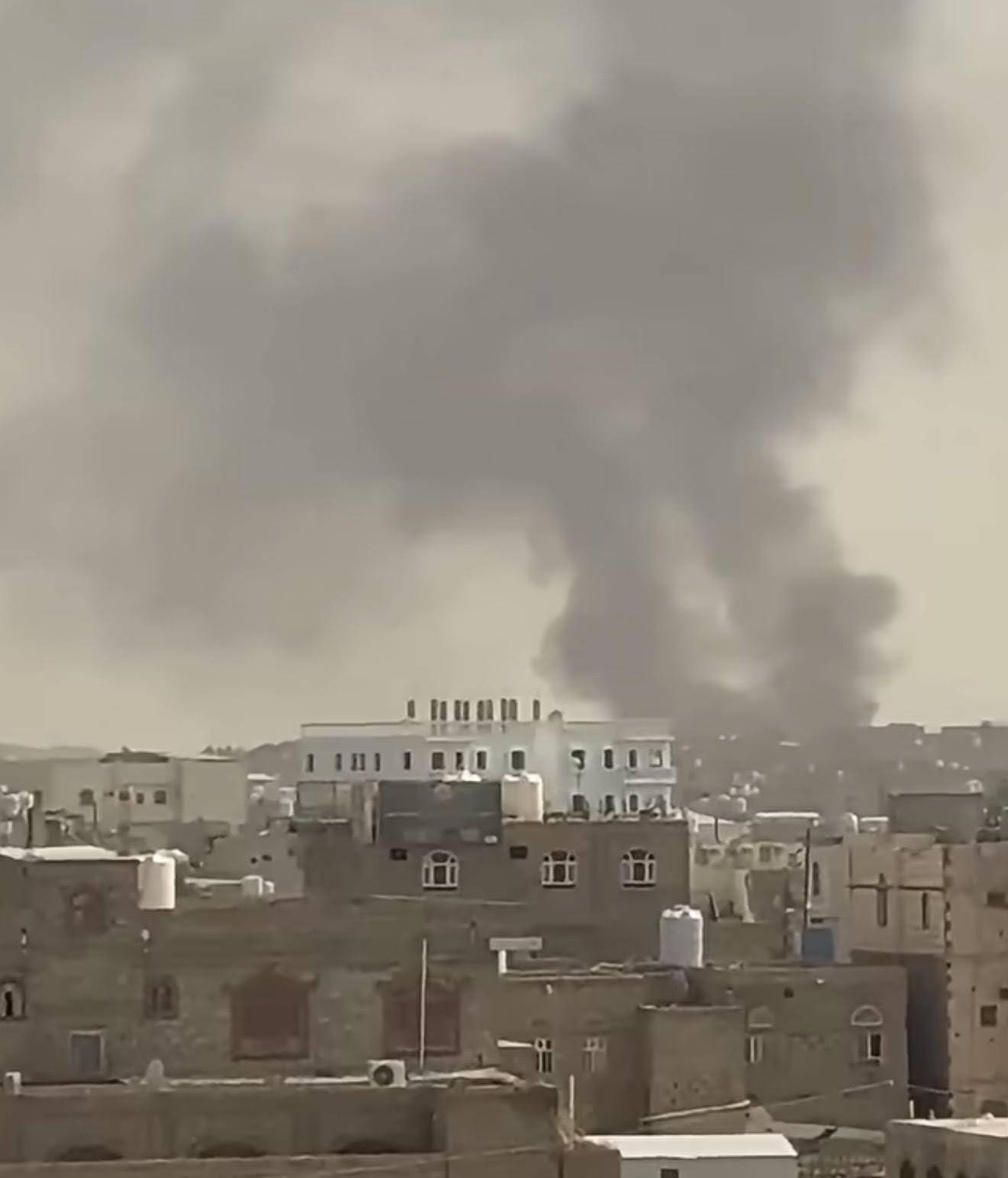 الحوثيون يهاجمون داخلياً هرباً من اتساع الغضب المعيشي - الحوثيون يهاجمون داخلياً هرباً من اتساع الغضب المعيشي -