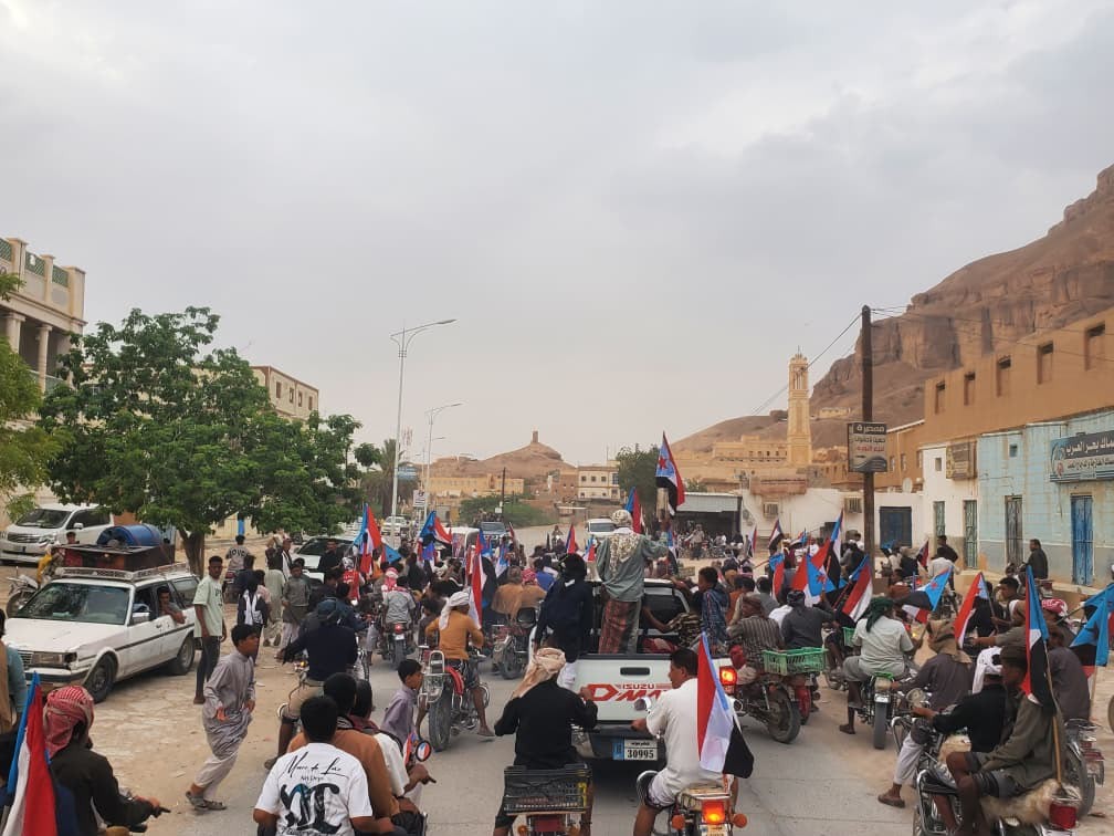 انتقالي حورة ووادي العين ينظم مسيرة جماهيرية رفضًا للوصاية وتجديدًا للتفويض انتقالي حورة ووادي العين ينظم مسيرة جماهيرية رفضًا للوصاية وتجديدًا للتفويض
