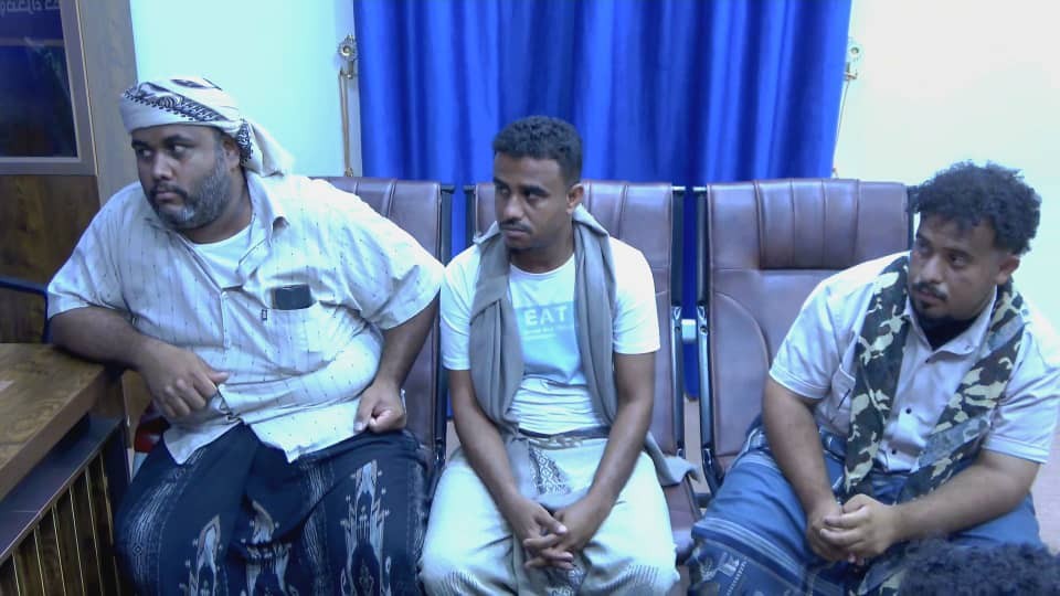 التميمي يلتقي عددًا من شباب سيئون ويؤكد أهمية دورهم في مسيرة استعادة دولة الجنوب العربي التميمي يلتقي عددًا من شباب سيئون ويؤكد أهمية دورهم في مسيرة استعادة دولة الجنوب العربي