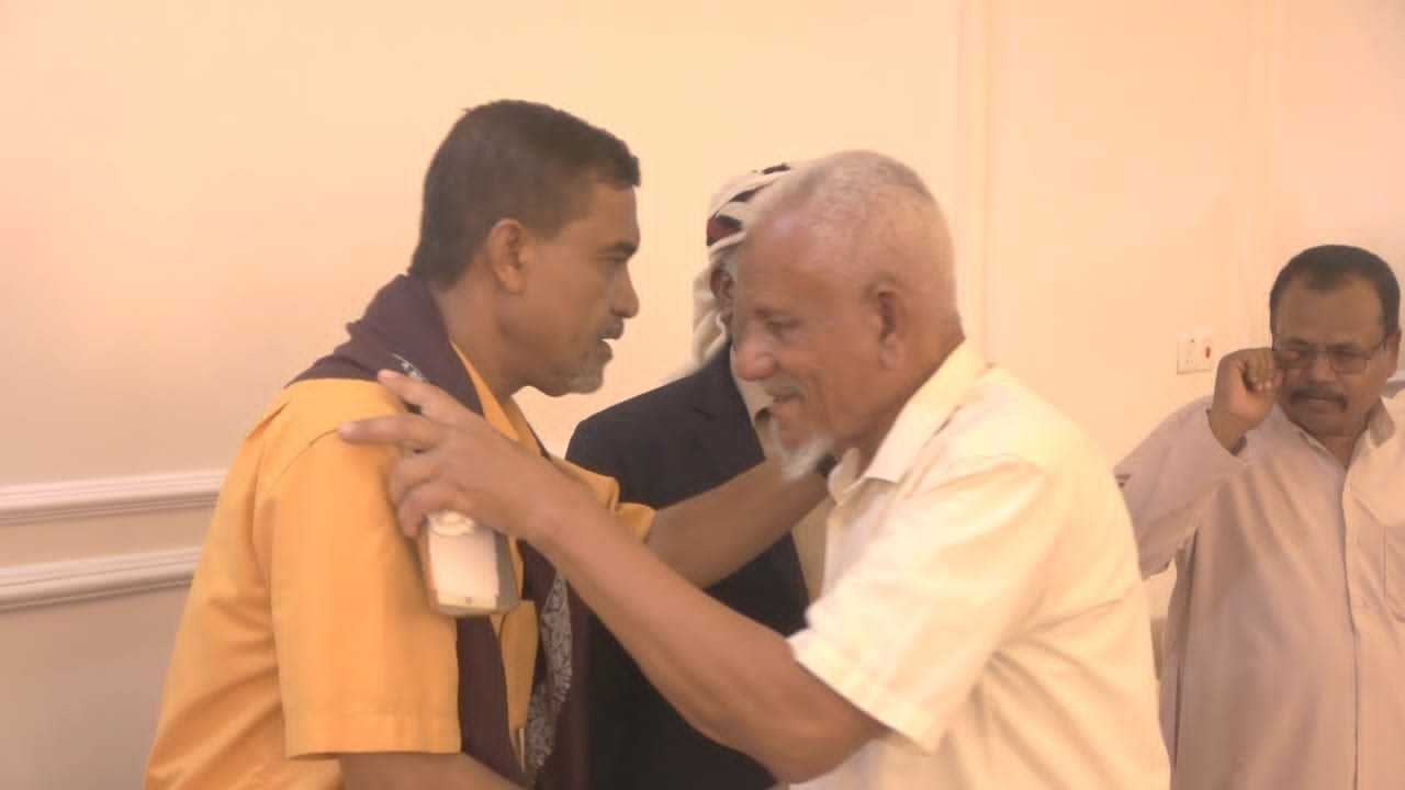 التميمي يقدم واجب العزاء لأسرة باسلامة وينقل تعازي قيادة المجلس الانتقالي التميمي يقدم واجب العزاء لأسرة باسلامة وينقل تعازي قيادة المجلس الانتقالي