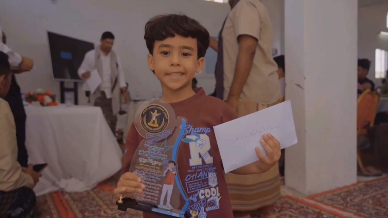انتقالي وادي وصحراء حضرموت يكرم النجم الإعلامي الصاعد أمير بن طاهر انتقالي وادي وصحراء حضرموت يكرم النجم الإعلامي الصاعد أمير بن طاهر