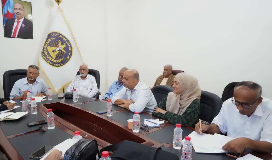 الهيئة الاقتصادية والخدمية تناقش أوضاع القطاع النفطي والمخزون الغذائي وأزمة الغاز في محافظات الجنوب الهيئة الاقتصادية والخدمية تناقش أوضاع القطاع النفطي والمخزون الغذائي وأزمة الغاز في محافظات الجنوب