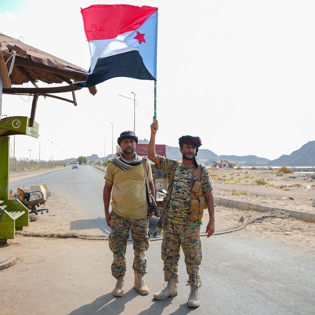 انتقالي العاصمة عدن ينفذ حملة لتوزيع ورفع أعلام الجنوب في النقاط الأمنية والعسكرية انتقالي العاصمة عدن ينفذ حملة لتوزيع ورفع أعلام الجنوب في النقاط الأمنية والعسكرية