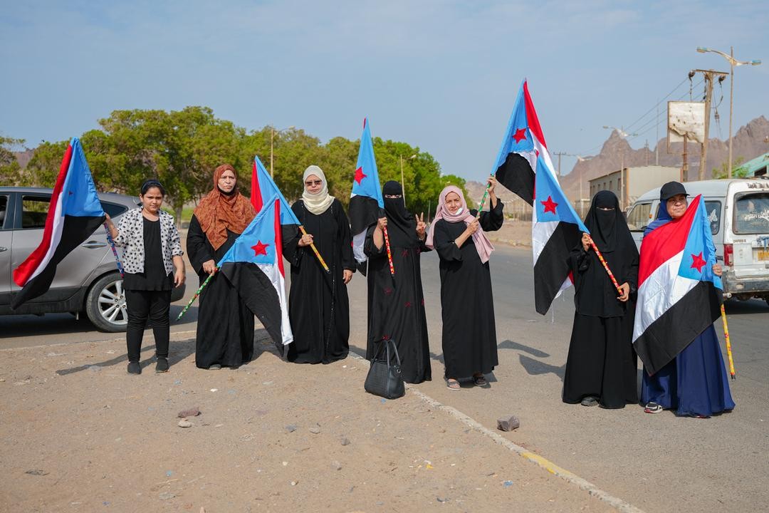 انتقالي العاصمة عدن ينفذ حملة لتوزيع ورفع أعلام الجنوب في النقاط الأمنية والعسكرية انتقالي العاصمة عدن ينفذ حملة لتوزيع ورفع أعلام الجنوب في النقاط الأمنية والعسكرية