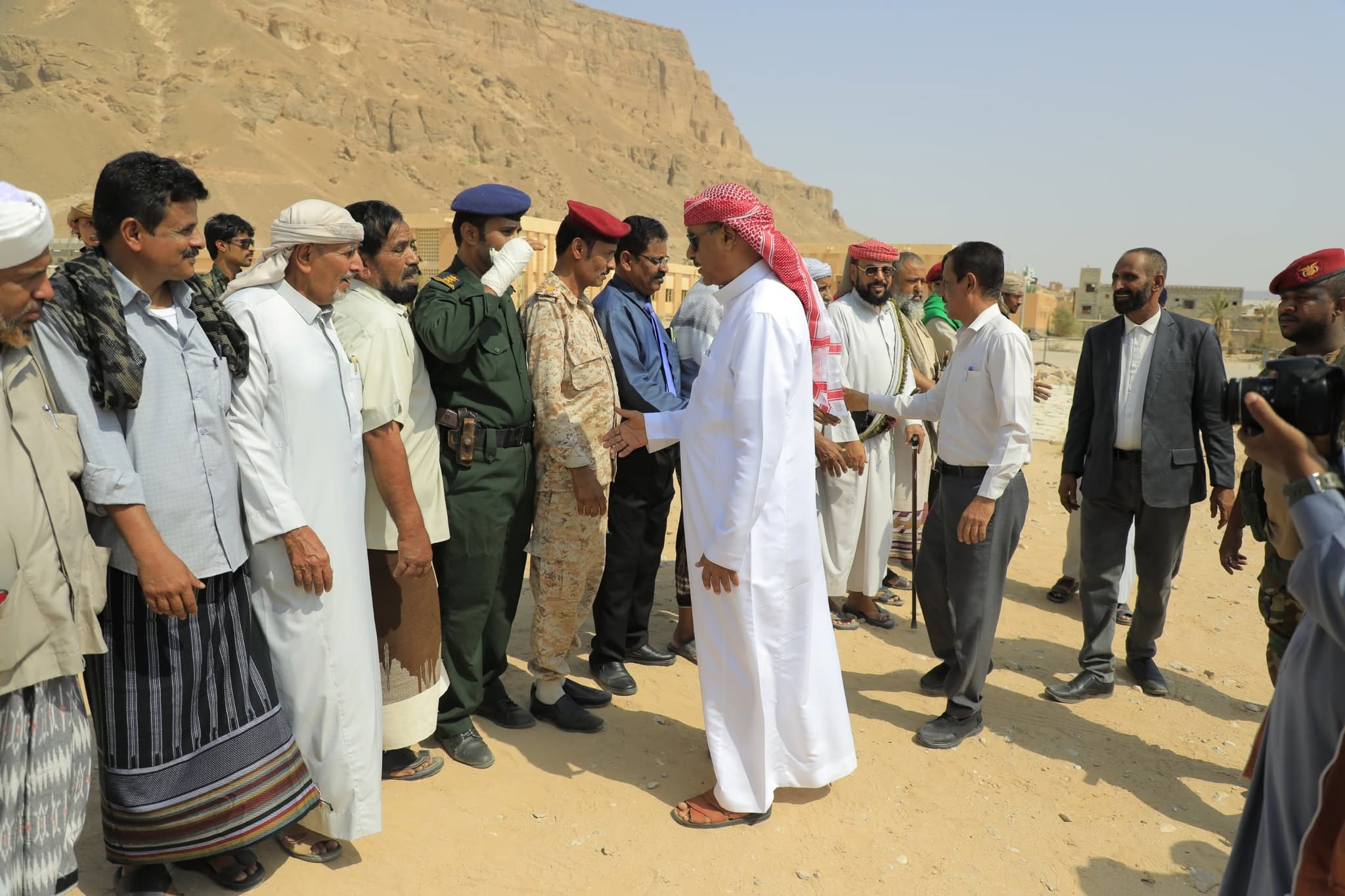 الوكيل بارباع يترأس اجتماع المكتب التنفيذي بمديرية حريضة ويتفقد عددًا من المشاريع الوكيل بارباع يترأس اجتماع المكتب التنفيذي بمديرية حريضة ويتفقد عددًا من المشاريع