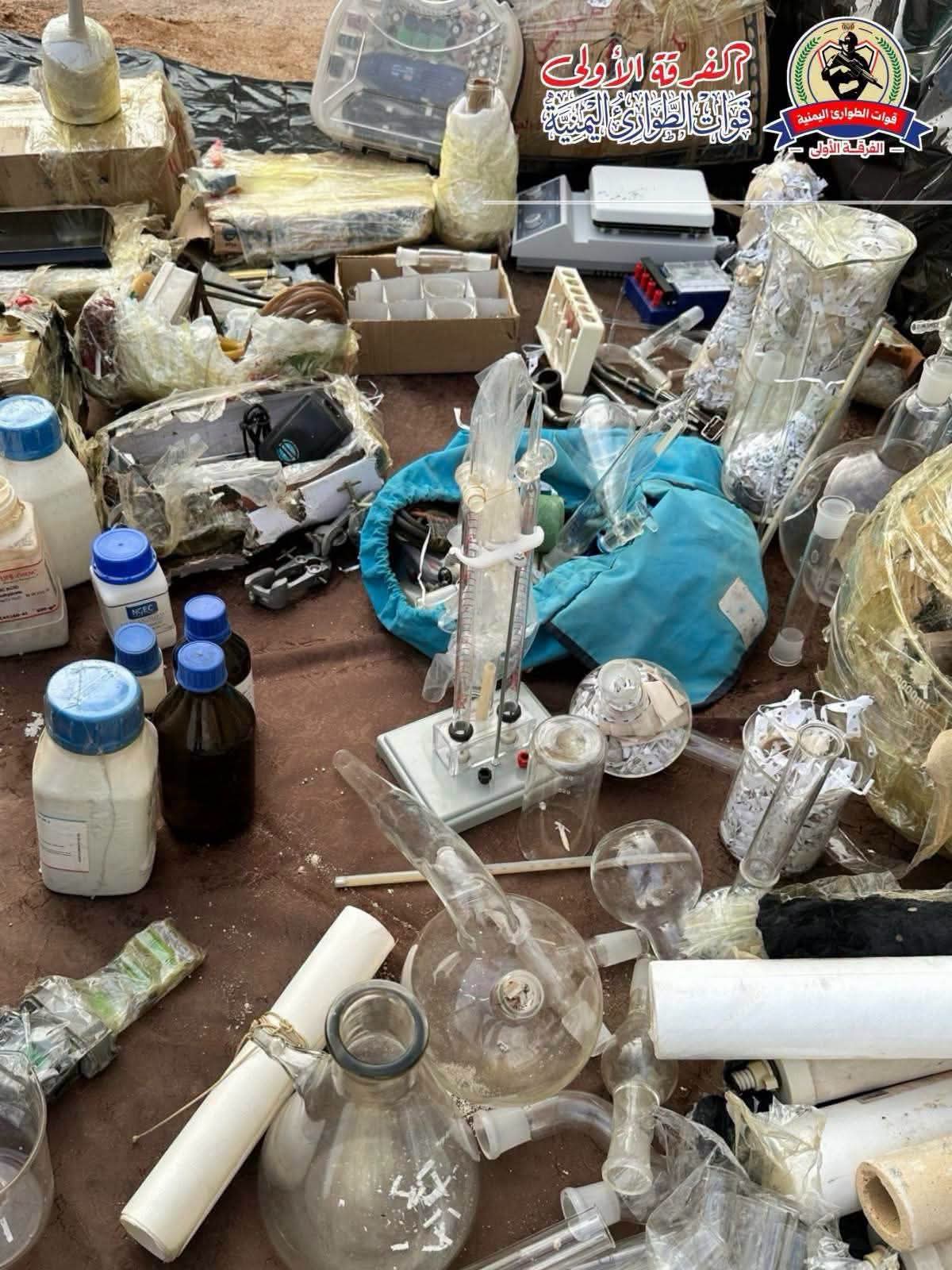وحدات عسكرية تداهم منزل شيخ قبلي في العبر وتضبط معملاً للمتفجرات وتوقف مطلوبين - وحدات عسكرية تداهم منزل شيخ قبلي في العبر وتضبط معملاً للمتفجرات وتوقف مطلوبين -