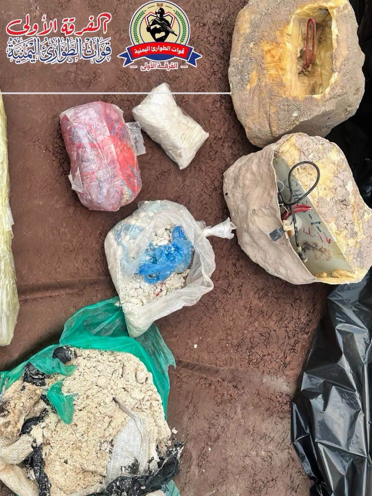 وحدات عسكرية تداهم منزل شيخ قبلي في العبر وتضبط معملاً للمتفجرات وتوقف مطلوبين - وحدات عسكرية تداهم منزل شيخ قبلي في العبر وتضبط معملاً للمتفجرات وتوقف مطلوبين -