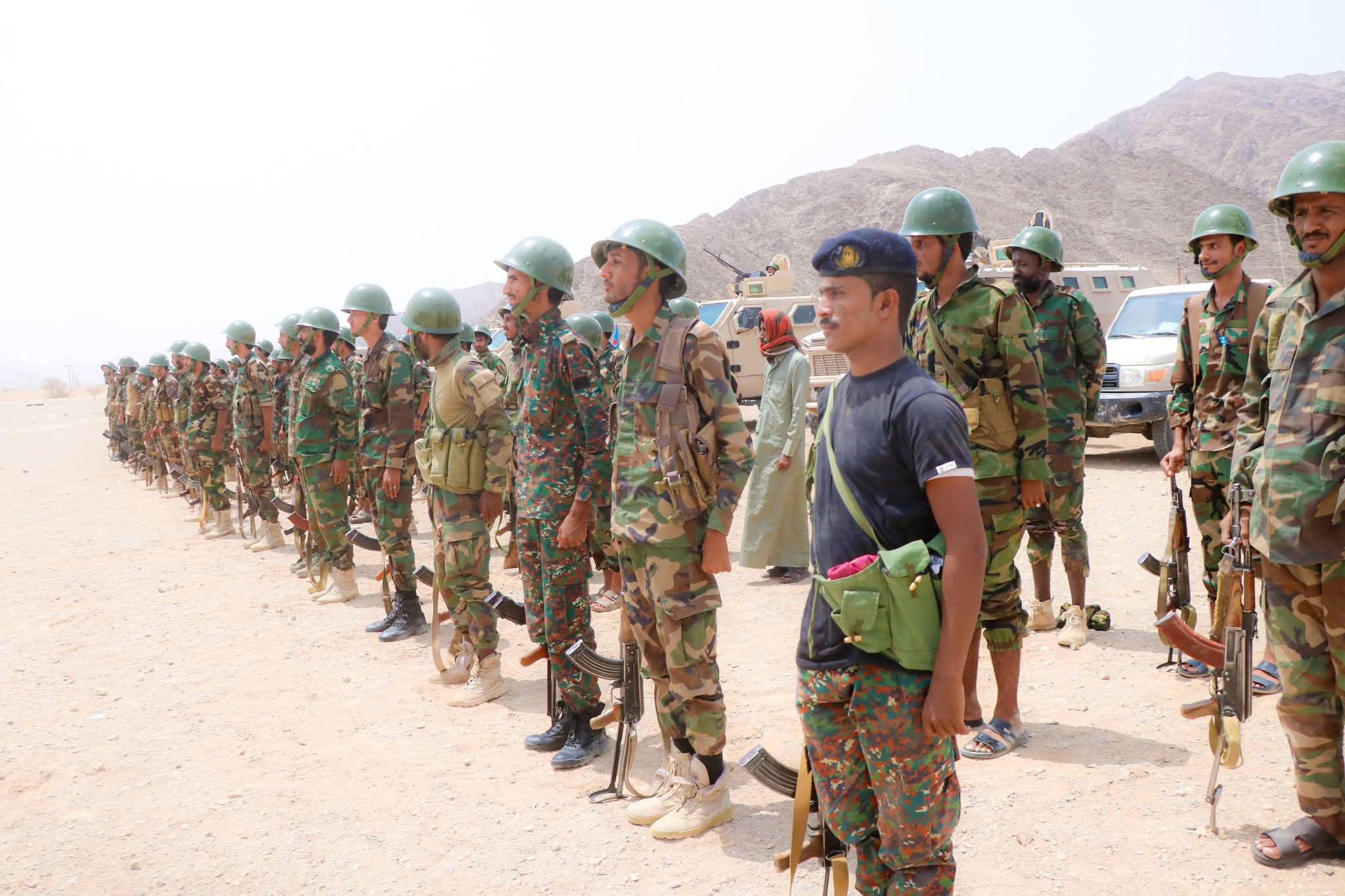 القائد الجديد لقوات دفاع شبوة يتفقد جبهة مرخة ويشدد على رفع الجاهزية القتالية - القائد الجديد لقوات دفاع شبوة يتفقد جبهة مرخة ويشدد على رفع الجاهزية القتالية -