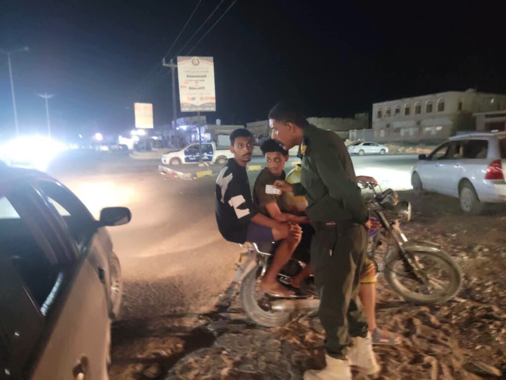 انتشار أمني واسع في الشحر يعيد المطالبة بحملة مماثلة في المكلا لضبط الدراجات النارية المخالفة "صور" انتشار أمني واسع في الشحر يعيد المطالبة بحملة مماثلة في المكلا لضبط الدراجات النارية المخالفة "صور"