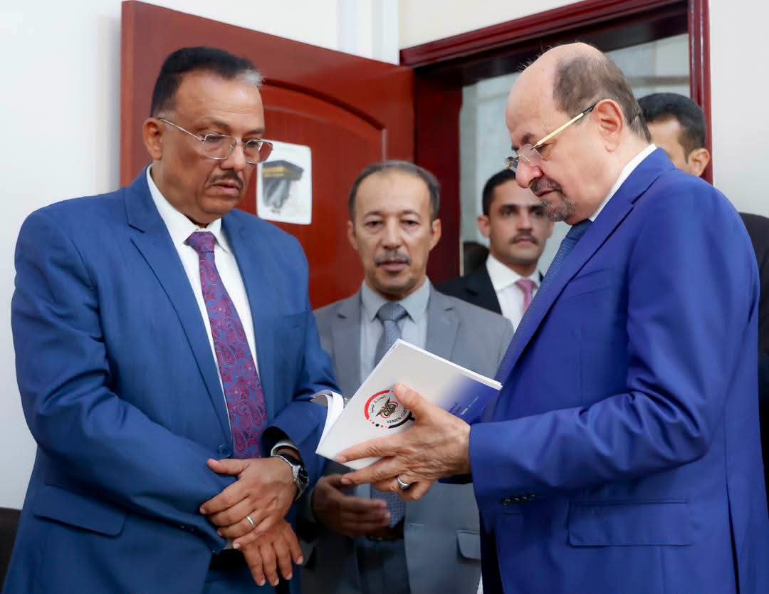 رئيس الوزراء: التهريب حرمان للدولة من مواردها ومواجهته تتطلب تكاملاً أمنياً ومؤسسياً رئيس الوزراء: التهريب حرمان للدولة من مواردها ومواجهته تتطلب تكاملاً أمنياً ومؤسسياً
