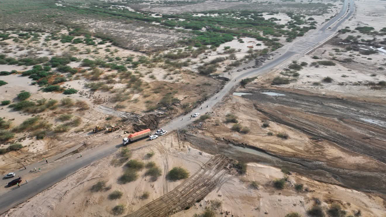وزير الأشغال يدشن مشروع إعادة إنشاء جسر وادي بناء في محافظة أبين وزير الأشغال يدشن مشروع إعادة إنشاء جسر وادي بناء في محافظة أبين
