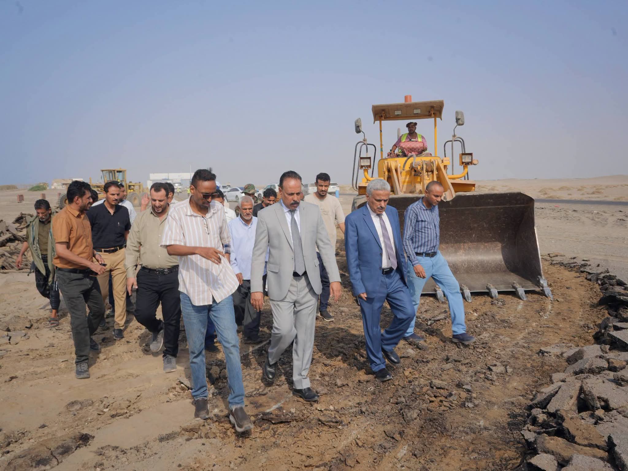 وزير الأشغال يدشن مشروع إعادة إنشاء جسر وادي بناء في محافظة أبين وزير الأشغال يدشن مشروع إعادة إنشاء جسر وادي بناء في محافظة أبين